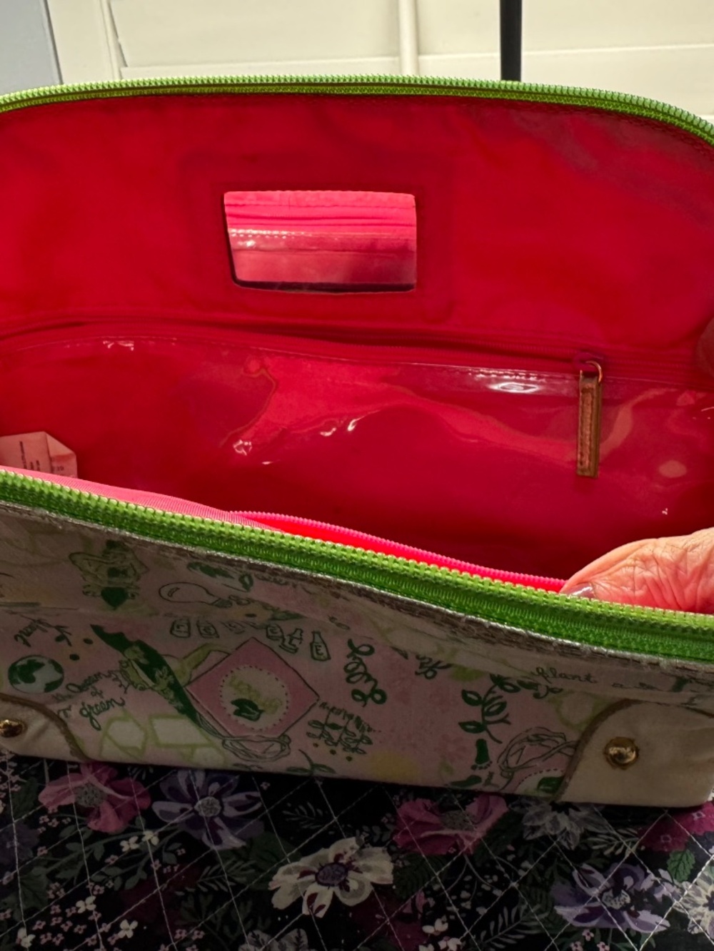 Lilly Pulitzer Large Cosmetic Beg- matches the tote! - Picture 4 of 6